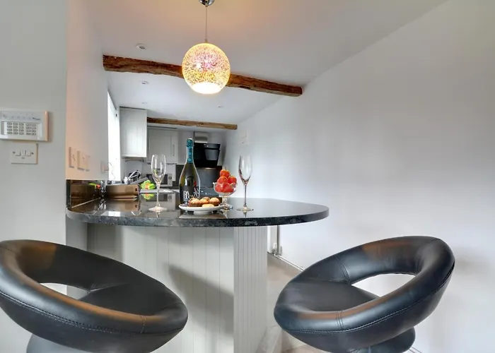 Best Hotels Near Barham Village