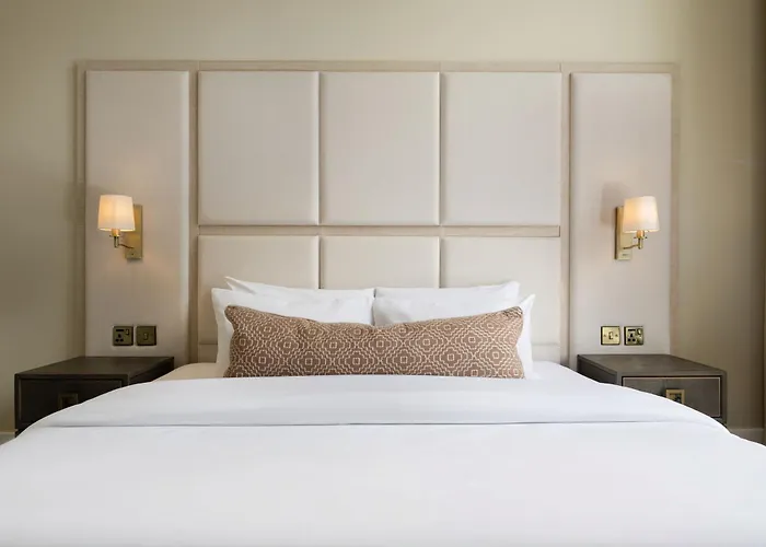 Best Accommodations Close to Silverburn, Glasgow
